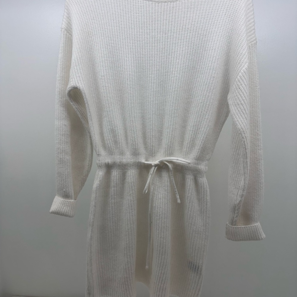 Elegant White Knit Dress
